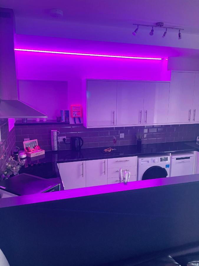 Elegant Studio1 Netflix Bathroom Close To Beach Swansea Bagian luar foto