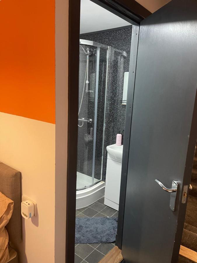 Elegant Studio1 Netflix Bathroom Close To Beach Swansea Bagian luar foto